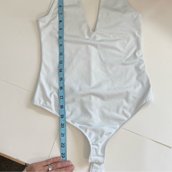 Free People Keep It Sleek Low Back Bodysuit V Neck White Tank Size XS - Picture 8 of 9